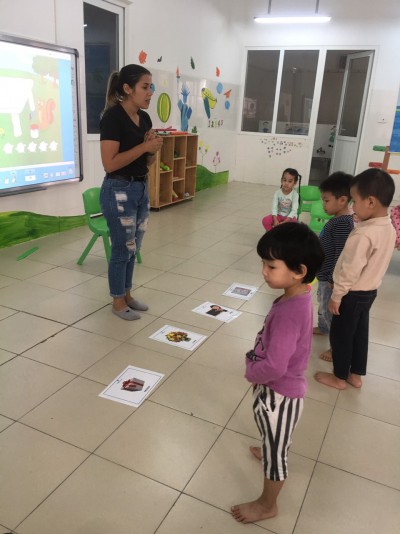 Cùng bé hoạt động tiếng anh chất lượng cao