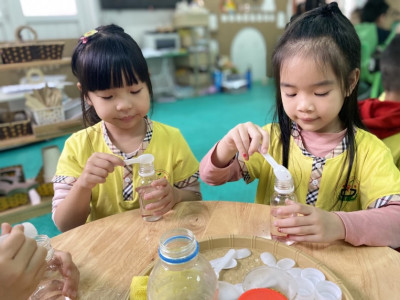 Cùng bé yêu khám phá dải ngân hà vũ trụ.
