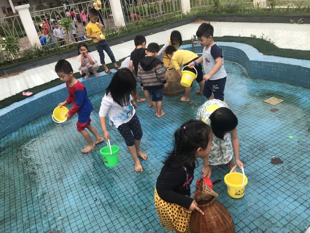Đảm bảo an toàn, phòng tránh tai nạn thương tích, đuối nước cho trẻ mầm non trong thời gian nghỉ học phòng chống dịch bệnh Covid-19